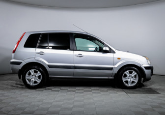 Подержанный автомобиль Ford Fusion 2007 года (4 фото)