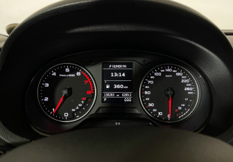 Подержанный автомобиль Audi A3 Hatchback 2014 года (11 фото)