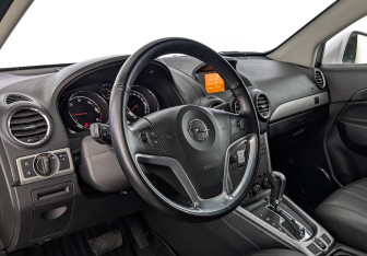 Подержанный автомобиль Opel Antara 2014 года (15 фото)