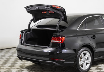 Подержанный автомобиль Audi A3 Sedan 2018 года (17 фото)
