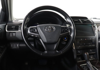 Подержанный автомобиль Toyota Camry Sedan 2017 года (18 фото)
