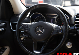 Подержанный автомобиль Mercedes-Benz GLE 2016 года (9 фото)