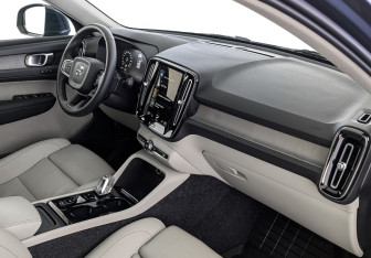 Подержанный автомобиль Volvo XC40 2021 года (13 фото)