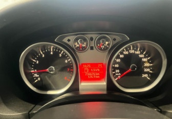 Подержанный автомобиль Ford Focus Hatchback 2008 года (12 фото)