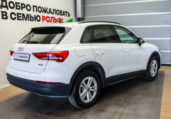 Подержанный автомобиль Audi Q3 2021 года (4 фото)