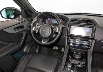Подержанный автомобиль Jaguar F-Pace 2020 года (29 фото)