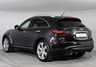 Подержанный автомобиль Infiniti FX 2010 года (7 фото)