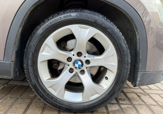 Подержанный автомобиль BMW X1 2010 года (13 фото)