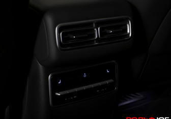 Подержанный автомобиль LiXiang L7 2024 года (16 фото)