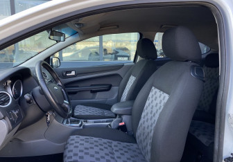 Подержанный автомобиль Ford Focus Hatchback 2008 года (16 фото)