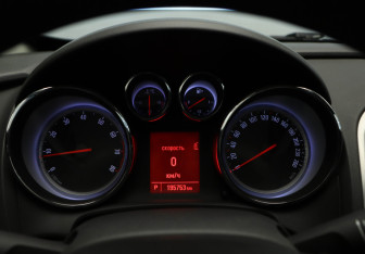 Подержанный автомобиль Opel Astra Hatchback 2012 года (9 фото)