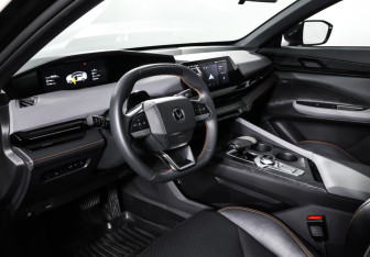 Подержанный автомобиль Changan UNI-V 2023 года (15 фото)