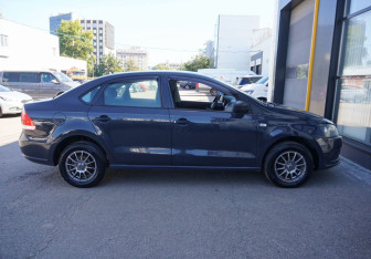 Подержанный автомобиль Volkswagen Polo Sedan 2012 года (4 фото)