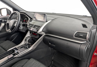 Подержанный автомобиль Mitsubishi Eclipse Cross 2019 года (11 фото)