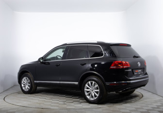 Подержанный автомобиль Volkswagen Touareg 2014 года (7 фото)