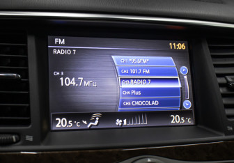 Подержанный автомобиль Infiniti QX56 2011 года (23 фото)