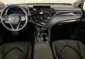 Подержанный автомобиль Toyota Camry Sedan 2023 года (12 фото)