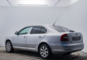 Подержанный автомобиль Skoda Octavia Liftback 2010 года (3 фото)