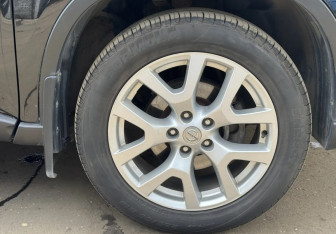 Подержанный автомобиль Nissan X-Trail 2012 года (14 фото)