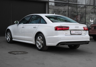 Подержанный автомобиль Audi A6 Sedan 2016 года (6 фото)