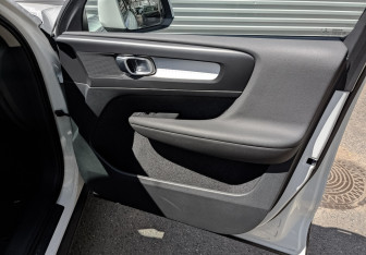 Подержанный автомобиль Volvo XC40 2020 года (24 фото)