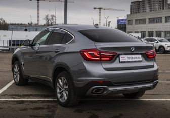 Подержанный автомобиль BMW X6 2019 года (8 фото)