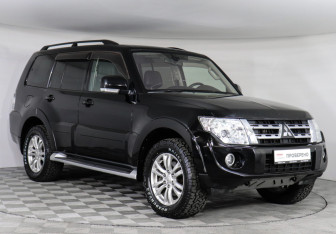 Подержанный автомобиль Mitsubishi Pajero 2011 года (3 фото)