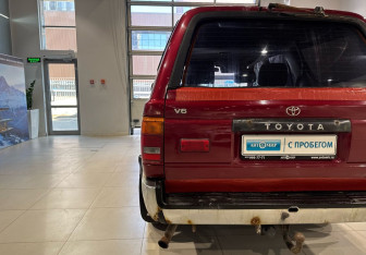 Подержанный автомобиль Toyota 4Runner 1995 года (8 фото)