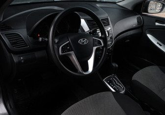 Подержанный автомобиль Hyundai Solaris Hatchback 2011 года (11 фото)