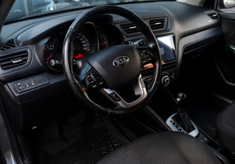 Подержанный автомобиль Kia Rio Sedan 2014 года (13 фото)