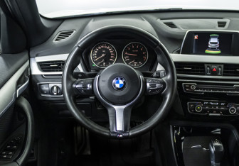 Подержанный автомобиль BMW X1 2015 года (13 фото)