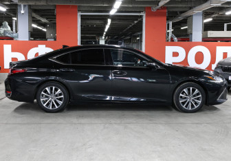Подержанный автомобиль Lexus ES 2019 года (4 фото)