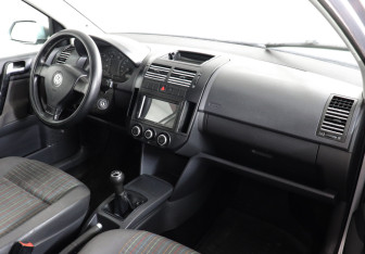 Подержанный автомобиль Volkswagen Polo Hatchback 2008 года (5 фото)