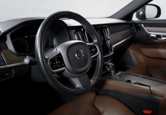 Подержанный автомобиль Volvo V90 Cross Country 2021 года (14 фото)