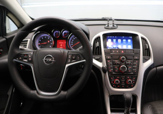 Подержанный автомобиль Opel Astra Hatchback 2012 года (15 фото)