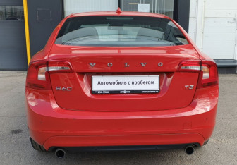 Подержанный автомобиль Volvo S60 2017 года (6 фото)