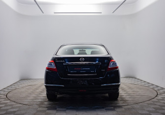 Подержанный автомобиль Nissan Teana 2013 года (6 фото)
