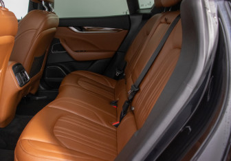 Подержанный автомобиль Maserati Levante 2017 года (11 фото)