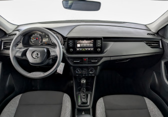 Подержанный автомобиль Skoda Rapid Liftback 2021 года (14 фото)