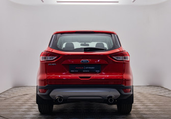 Подержанный автомобиль Ford Kuga 2015 года (4 фото)