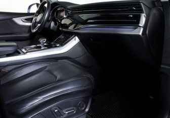 Подержанный автомобиль Audi Q7 2019 года (11 фото)