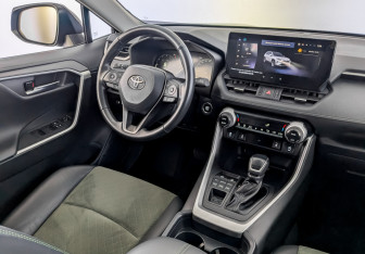 Подержанный автомобиль Toyota RAV4 2024 года (29 фото)