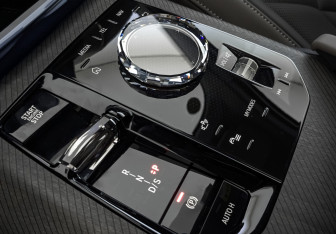 Подержанный автомобиль BMW X3 2025 года (21 фото)