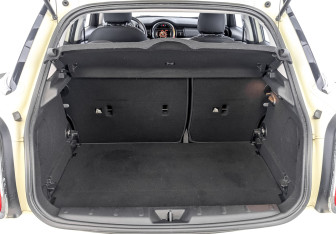 Подержанный автомобиль MINI Hatch 2016 года (10 фото)