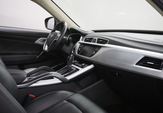 Подержанный автомобиль Geely Atlas 2018 года (10 фото)