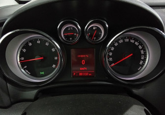 Подержанный автомобиль Opel Astra Hatchback 2014 года (15 фото)