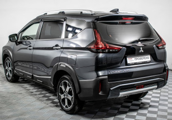 Подержанный автомобиль Mitsubishi Xpander 2022 года (7 фото)