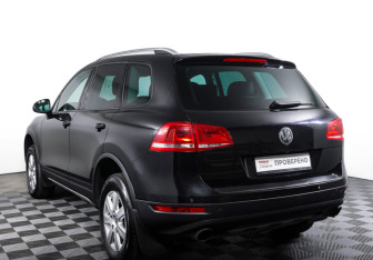 Подержанный автомобиль Volkswagen Touareg 2012 года (7 фото)
