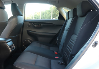 Подержанный автомобиль Lexus NX 2015 года (10 фото)