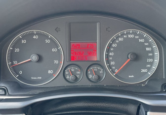 Подержанный автомобиль Volkswagen Jetta Sedan 2008 года (16 фото)